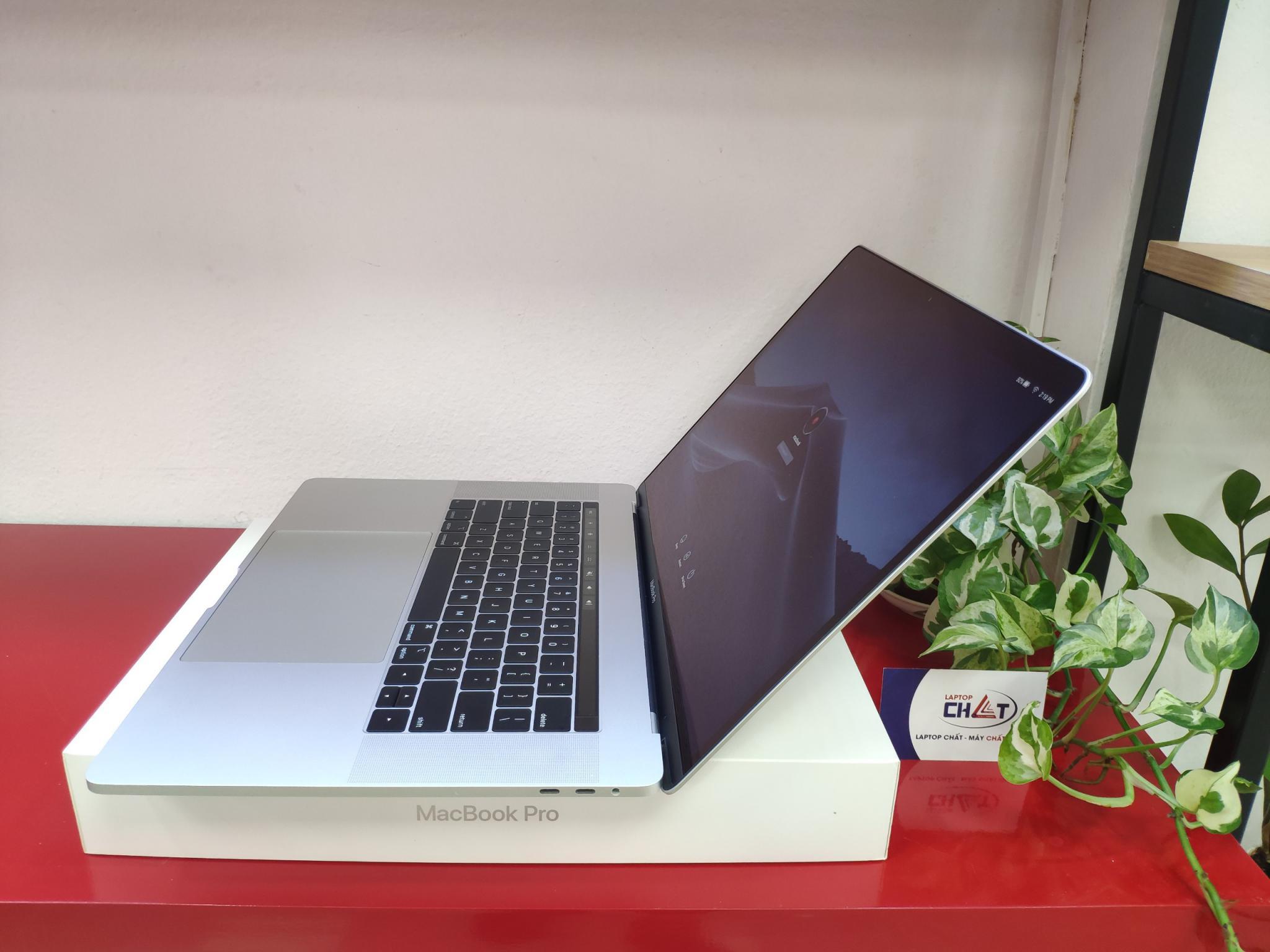 Macbook Pro 15 inch 2018-3